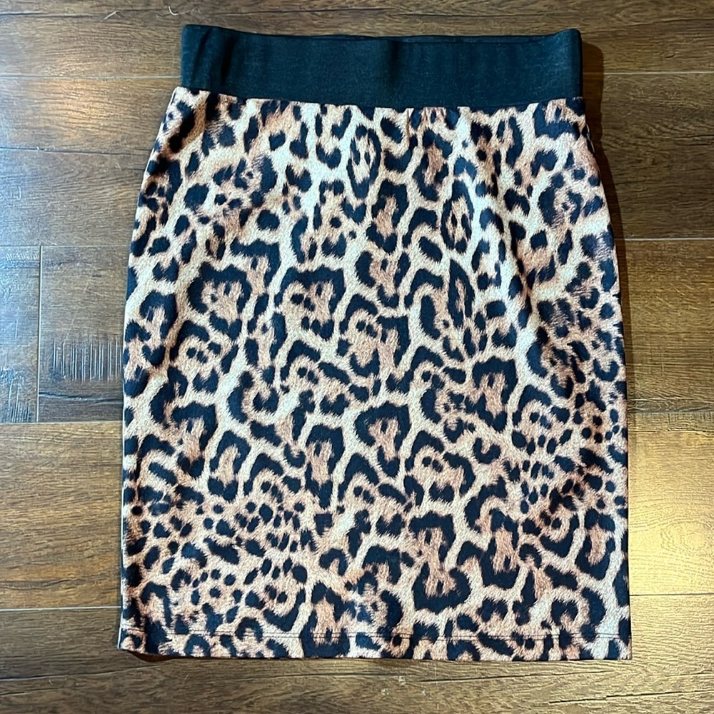 Frank Lyman leopard pencil skirt